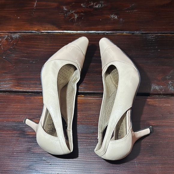 Life Stride Cream Textured Heels for Formal Elegance - Picture 6 of 9